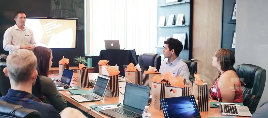 Glossaire du coaching commercial - Article marketing commercial UpYourBizz